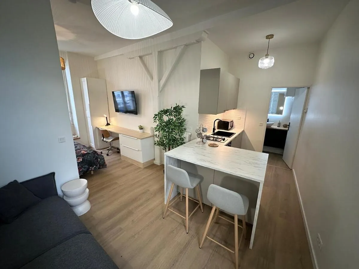 Vannes Centre, Entree Privative